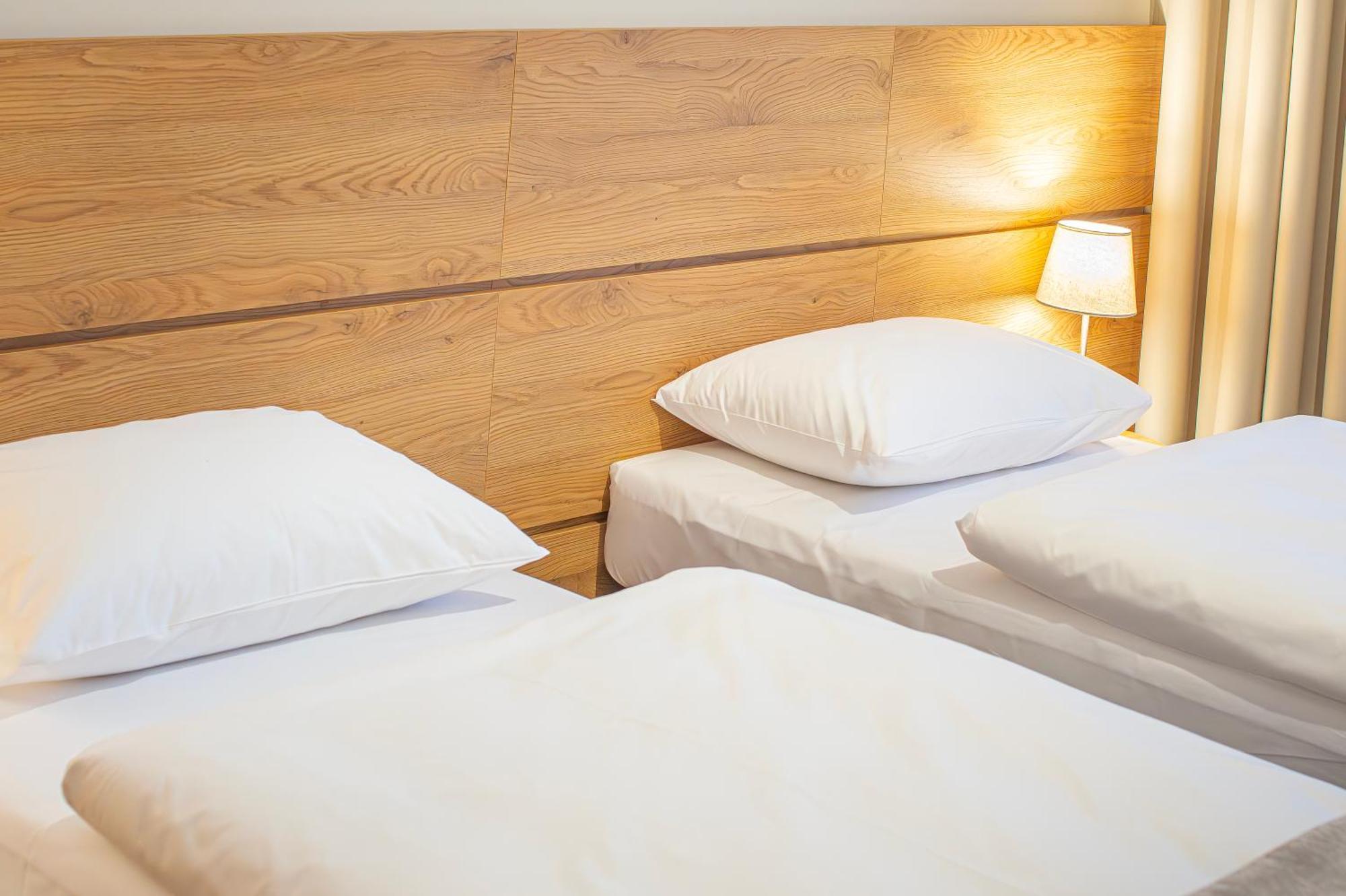 Novy Hotel زيلونا غورا المظهر الخارجي الصورة
