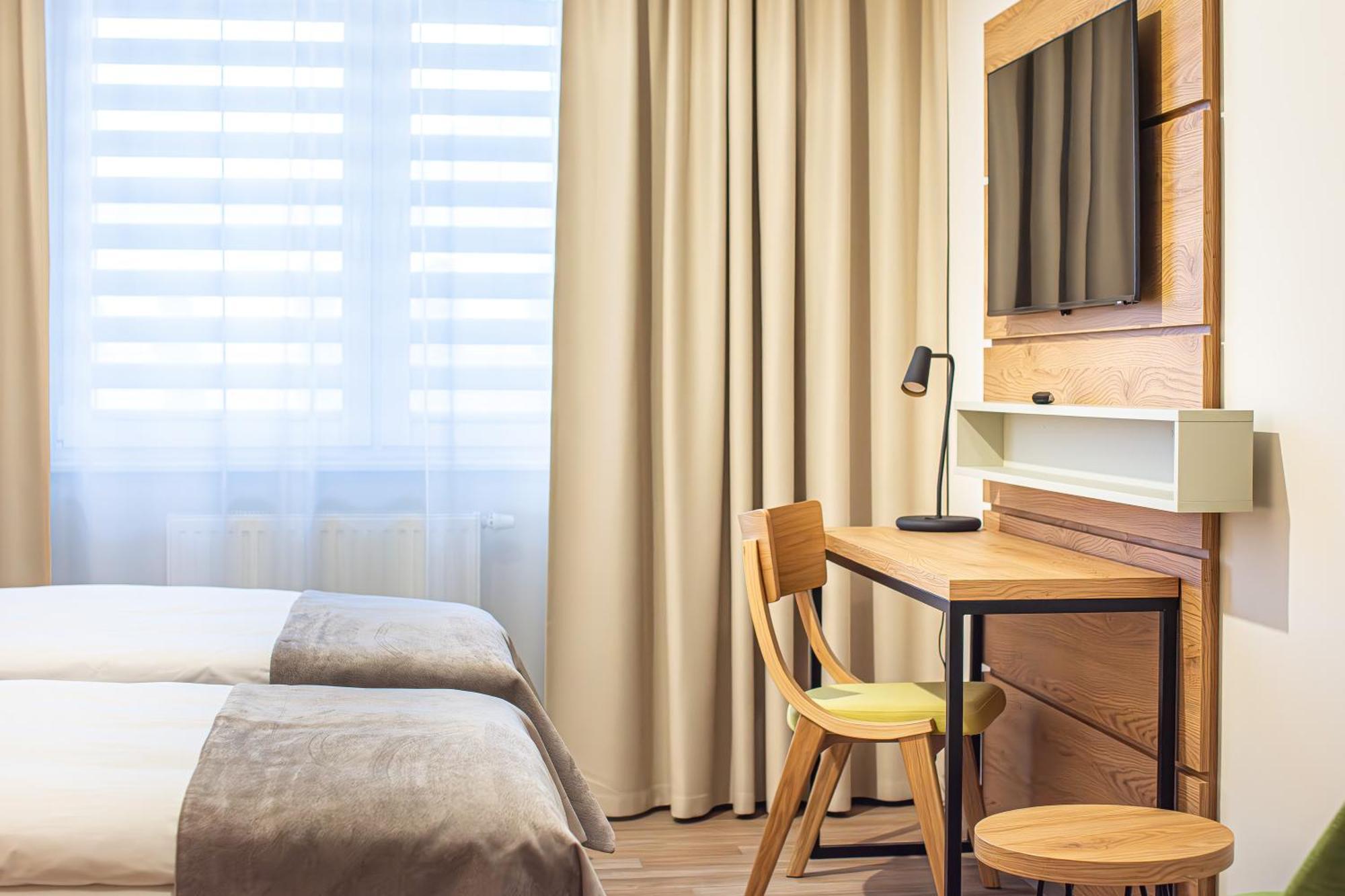 Novy Hotel زيلونا غورا المظهر الخارجي الصورة