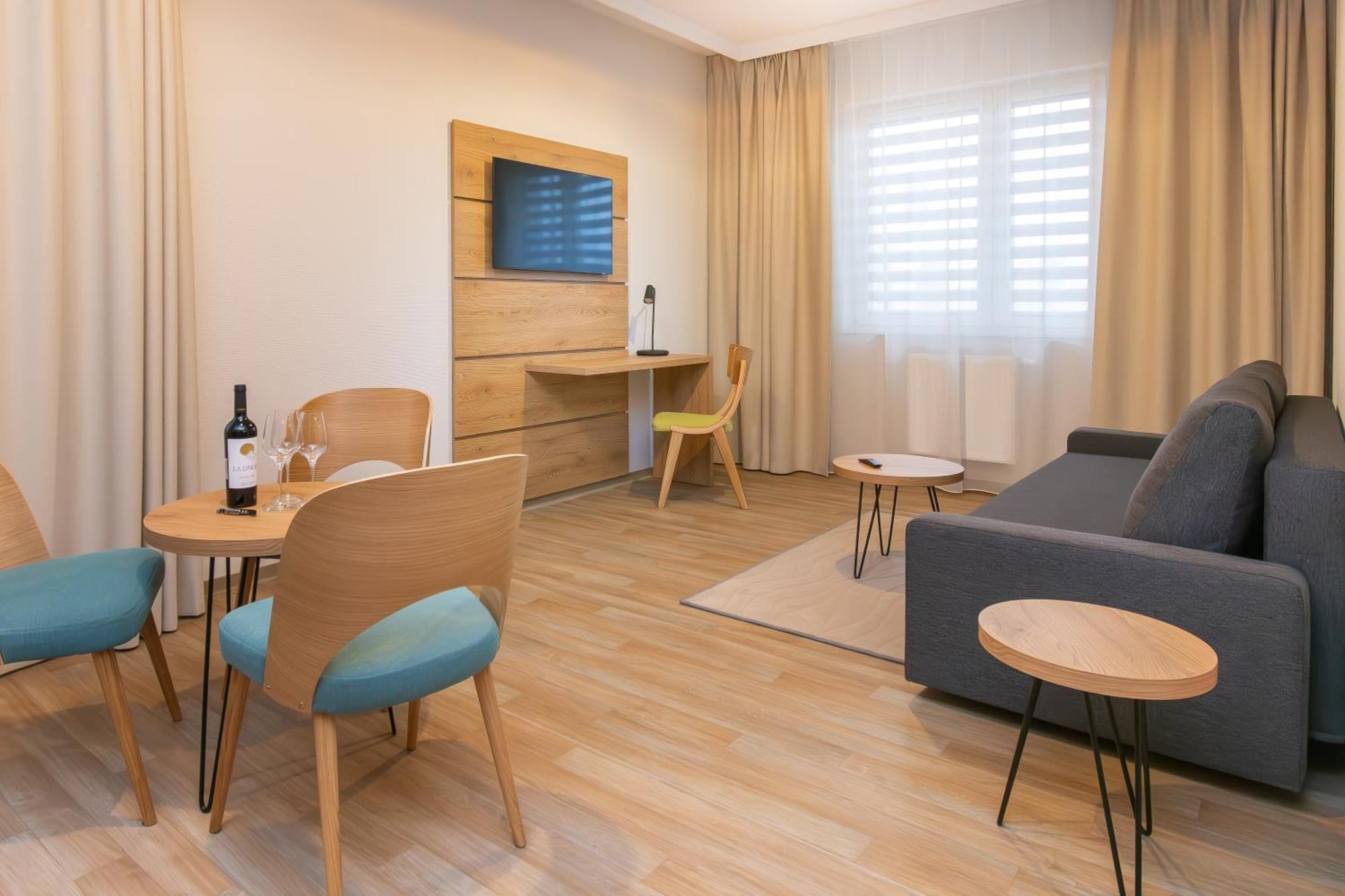 Novy Hotel زيلونا غورا المظهر الخارجي الصورة
