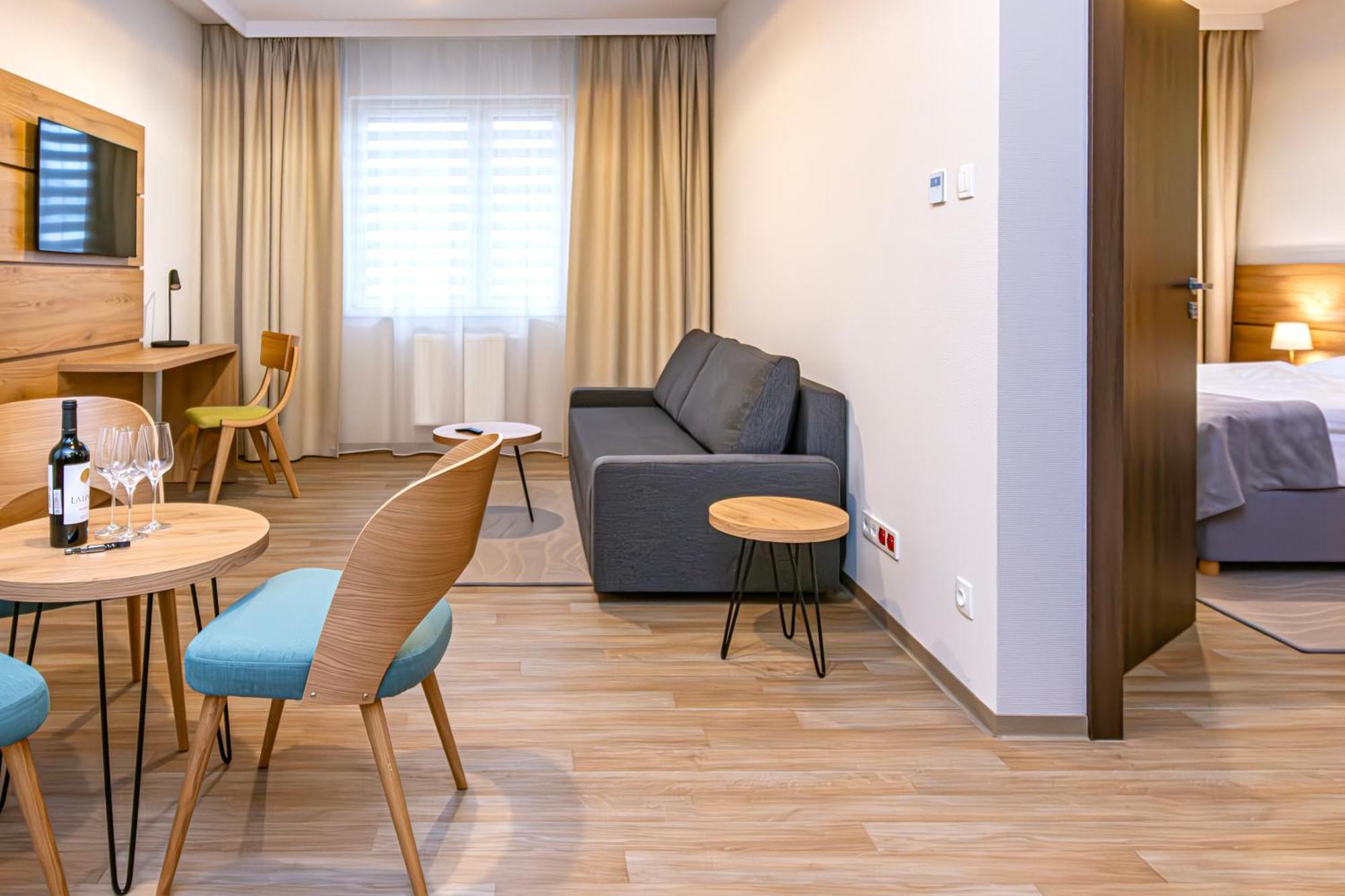 Novy Hotel زيلونا غورا المظهر الخارجي الصورة
