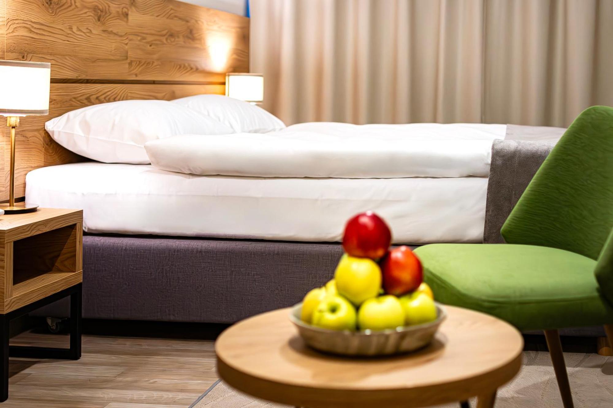 Novy Hotel زيلونا غورا المظهر الخارجي الصورة