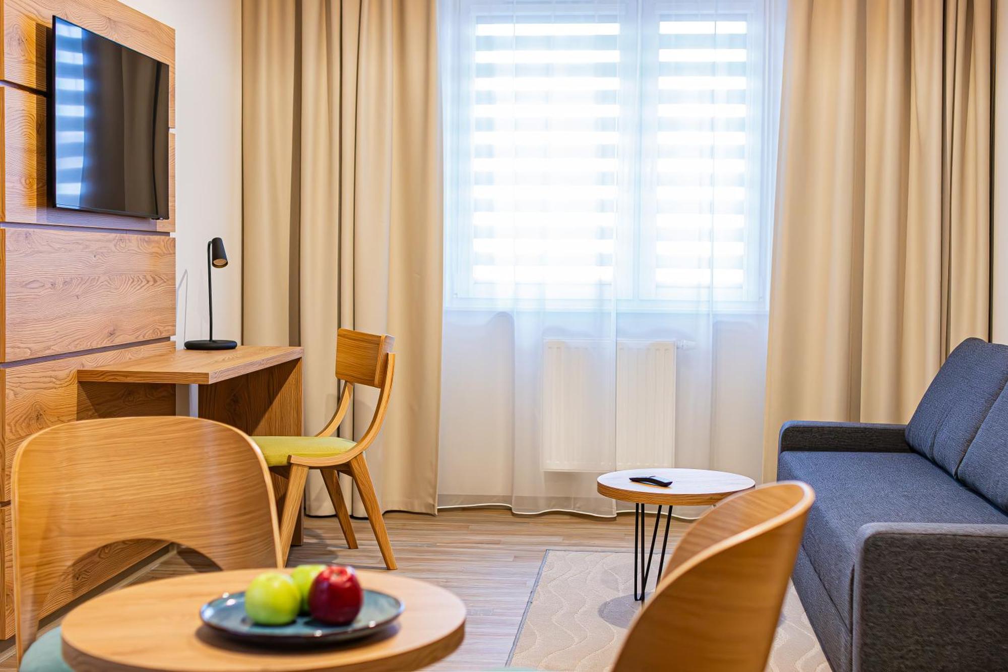 Novy Hotel زيلونا غورا المظهر الخارجي الصورة