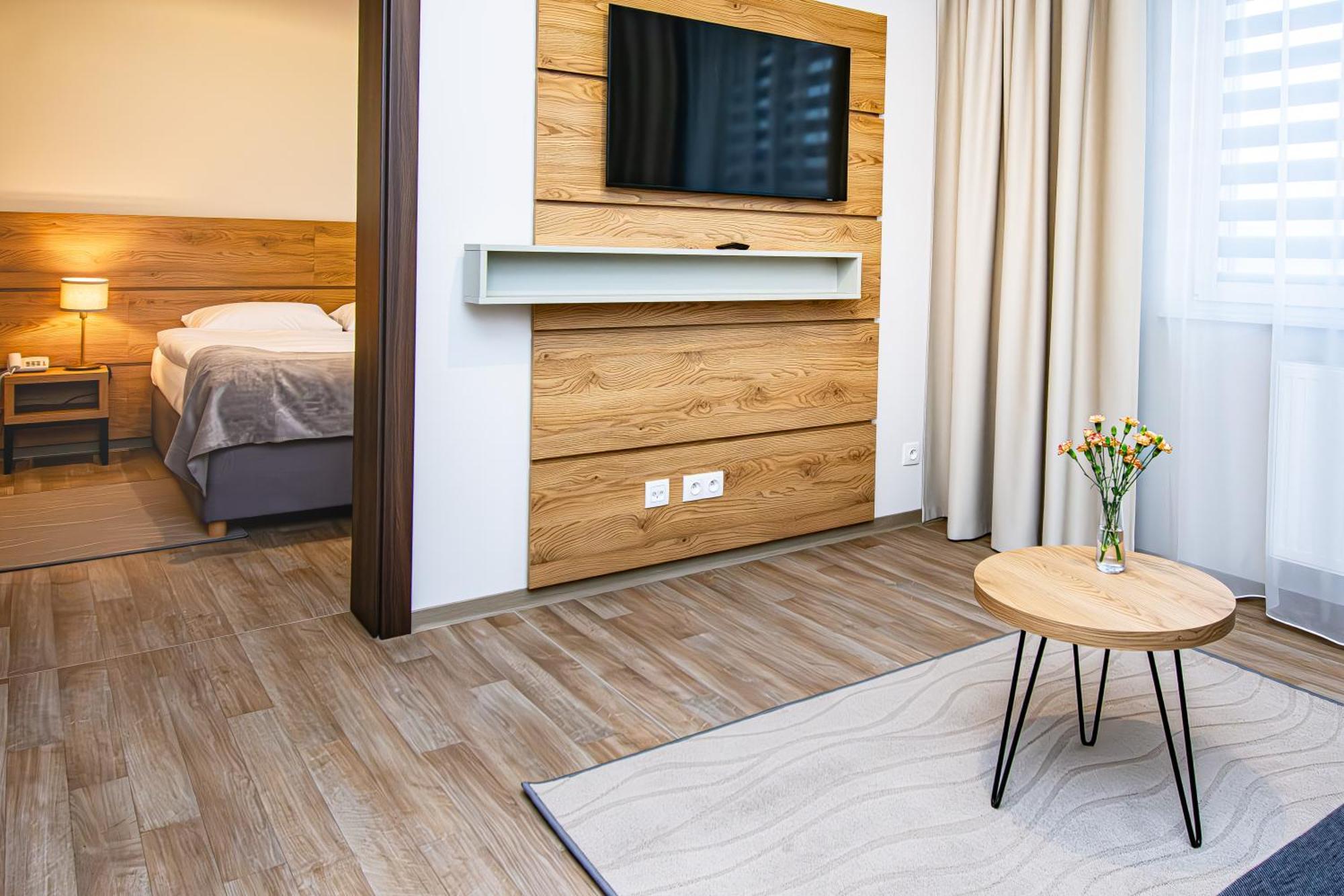 Novy Hotel زيلونا غورا المظهر الخارجي الصورة
