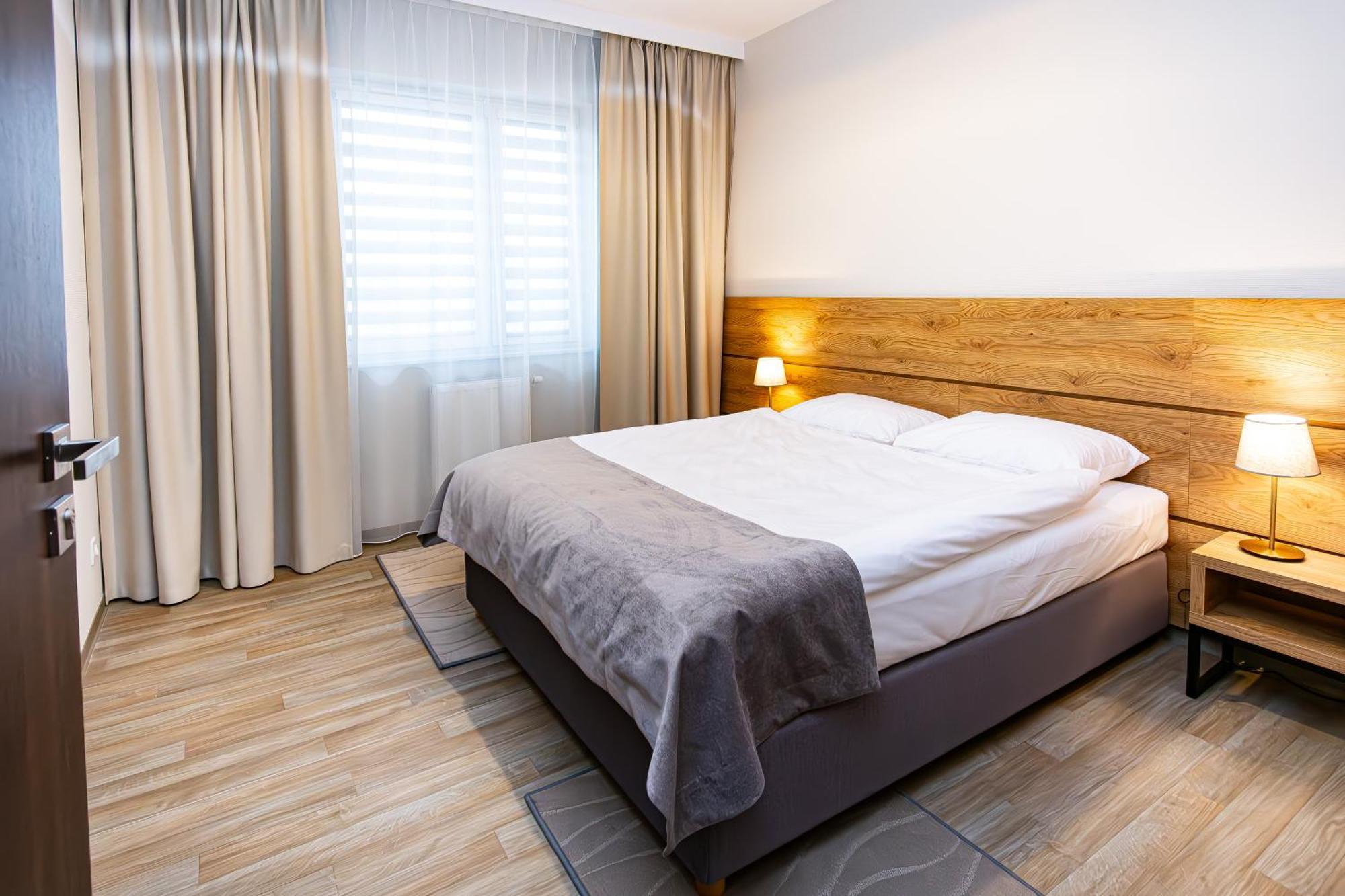 Novy Hotel زيلونا غورا المظهر الخارجي الصورة
